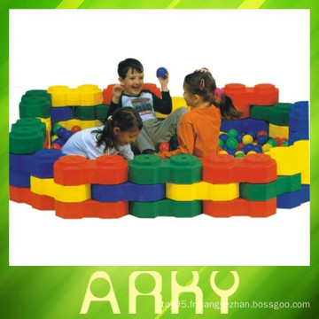 Modèle d&#39;assemblage de blocs de construction en plastique pour enfants